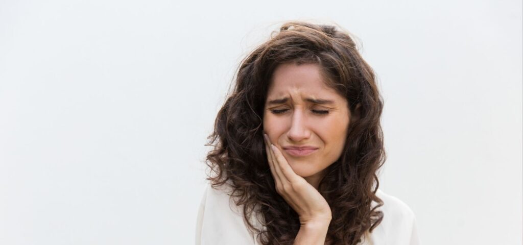 Illustration of severe tooth pain addressed by Mary St Dental Gympie